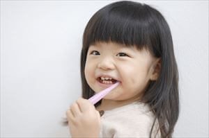 子供が歯ブラシを噛む時の対処法