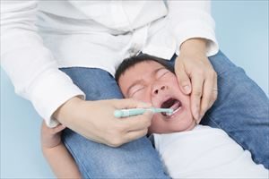子供が歯磨きを嫌がる理由