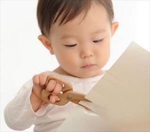 子供用はさみの練習