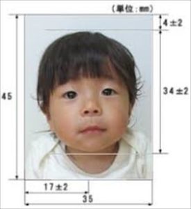 赤ちゃんのパスポートの写真は笑顔